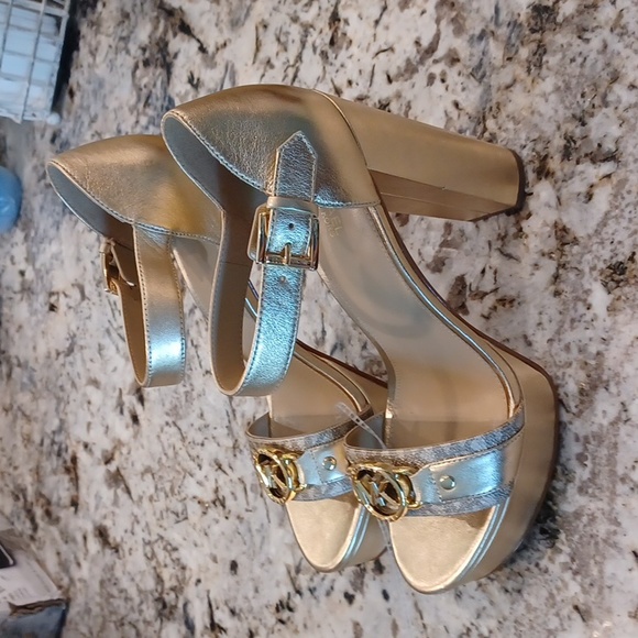 MICHAEL KORS RORY Gold Platform Dressy Open Toe Sandals SZ 9 - Picture 3 of 16